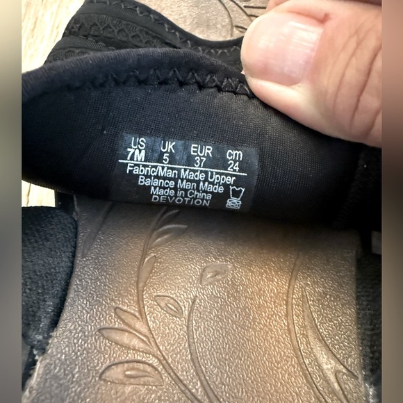 Bzees lightweight black comfort slides size 7 EUC - Picture 6 of 6